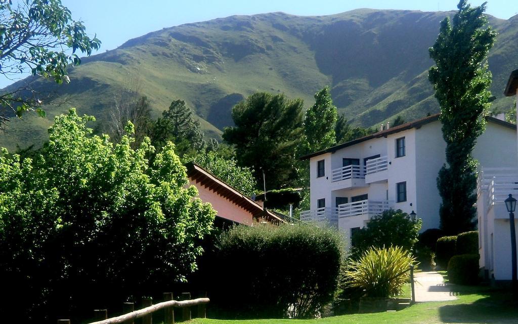 Las Ardillas Cabanas Y Suites La Falda Ngoại thất bức ảnh